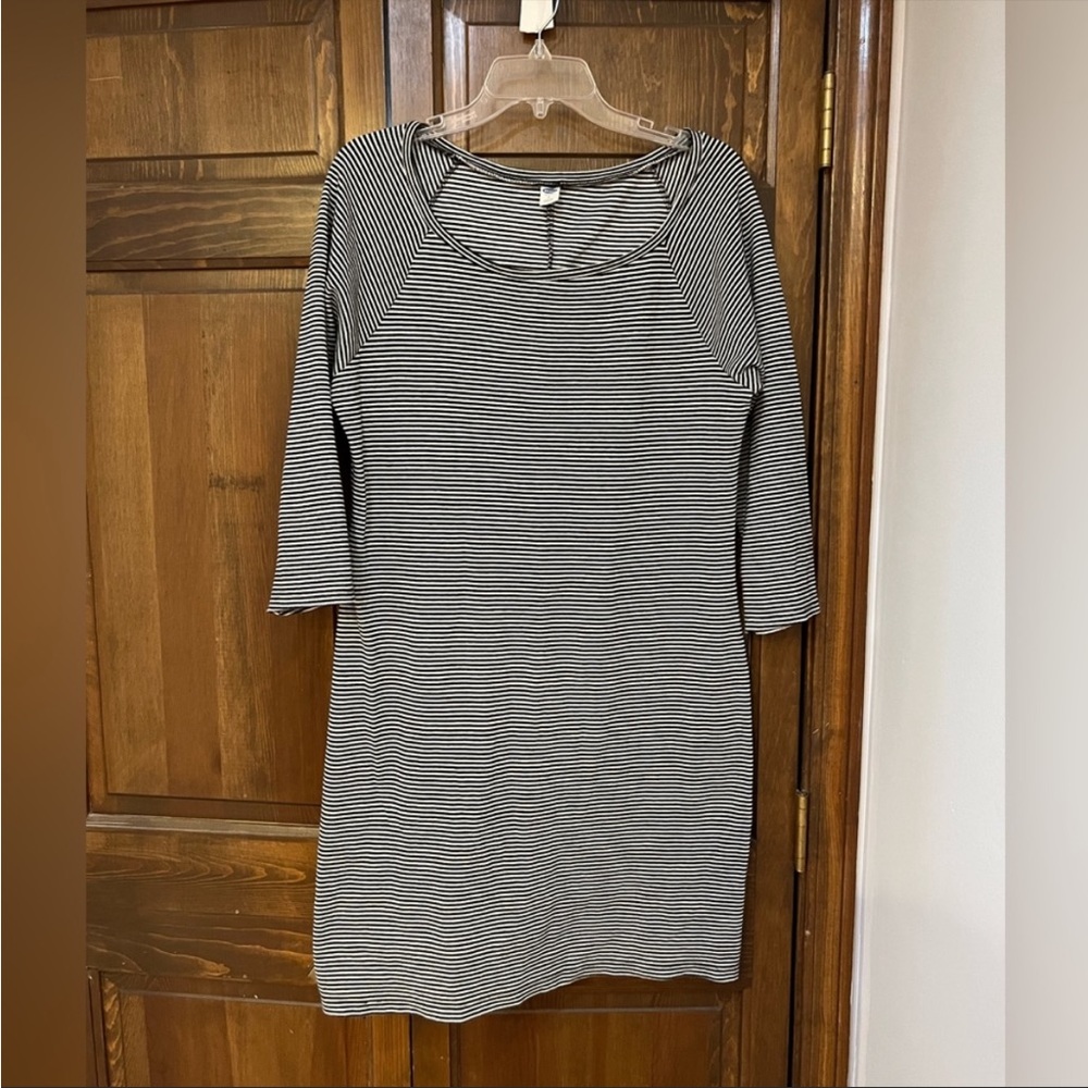 Size large black and white dress super cozy